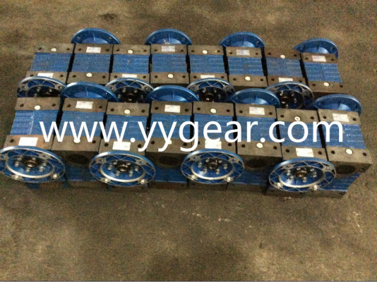 NMRV090 worm gearbox in cast iron housing ship to Malaysia