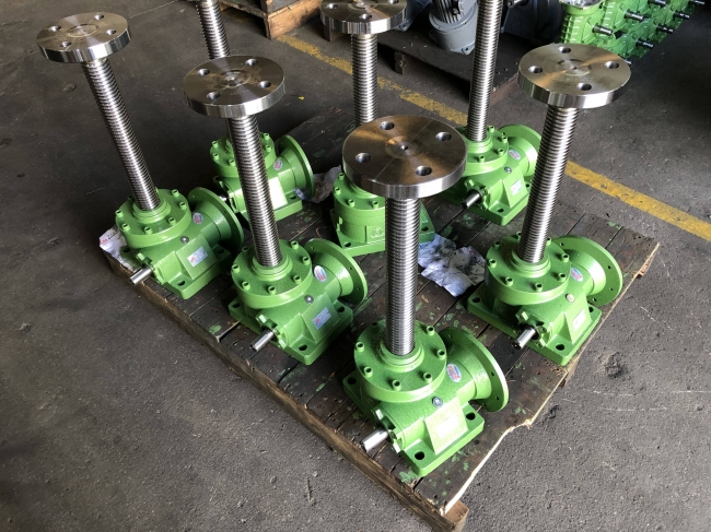 YINGYI TONGRUN brand worm screw jack lift WPT45-B-R-B-1:30-200N  395MM